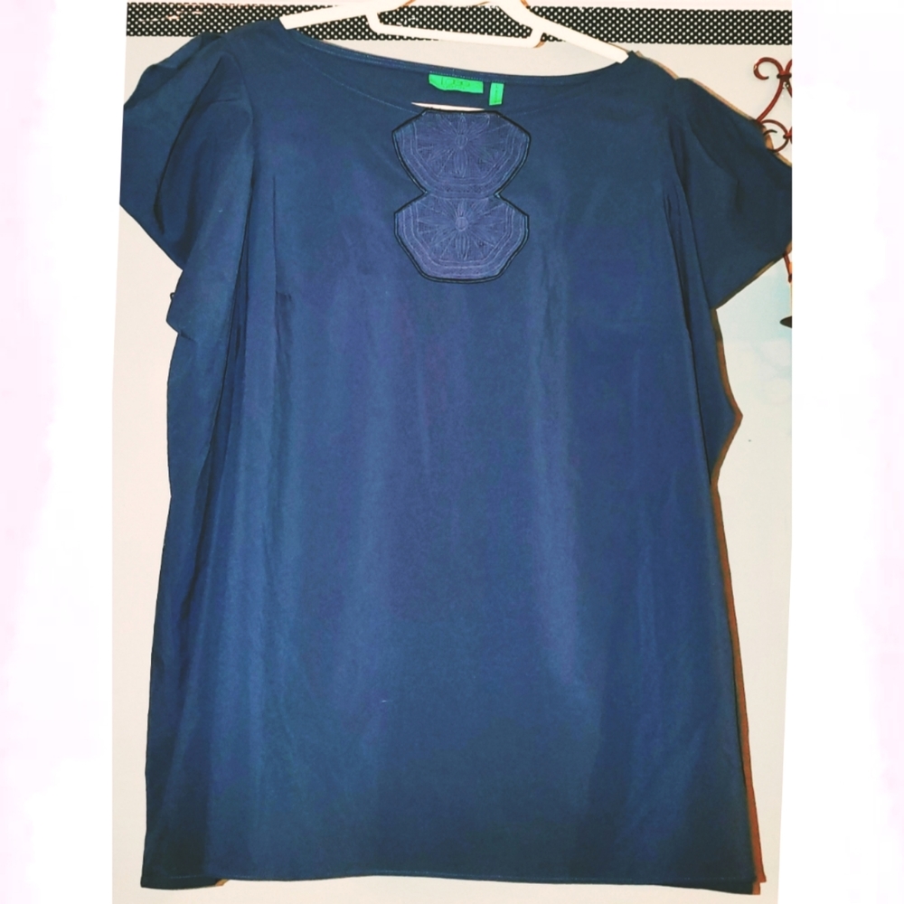 NWOT LOGO Instant Chic cold sholder flowy blouse